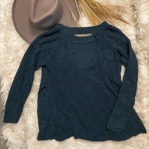 Knitted long sleeve sweater with keyhole back